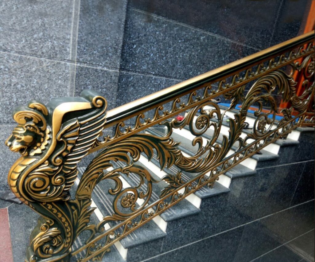 Cầu thang nhôm đúc là sản phẩm cầu thang sử dụng hợp kim nhôm đúc
